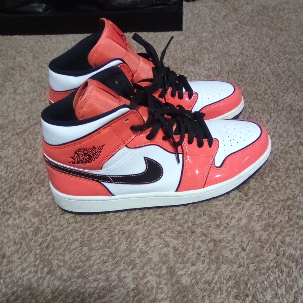 NIKE AIR JORDAN 1 MID SE TURF ORANGE SNEAKERS